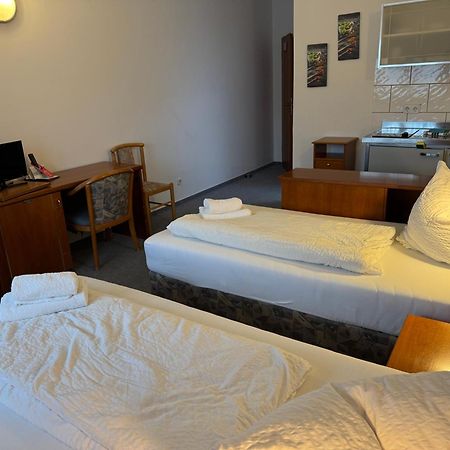 Hotel Gaestezimmer Gasthof Becker à Wulfrath Extérieur photo