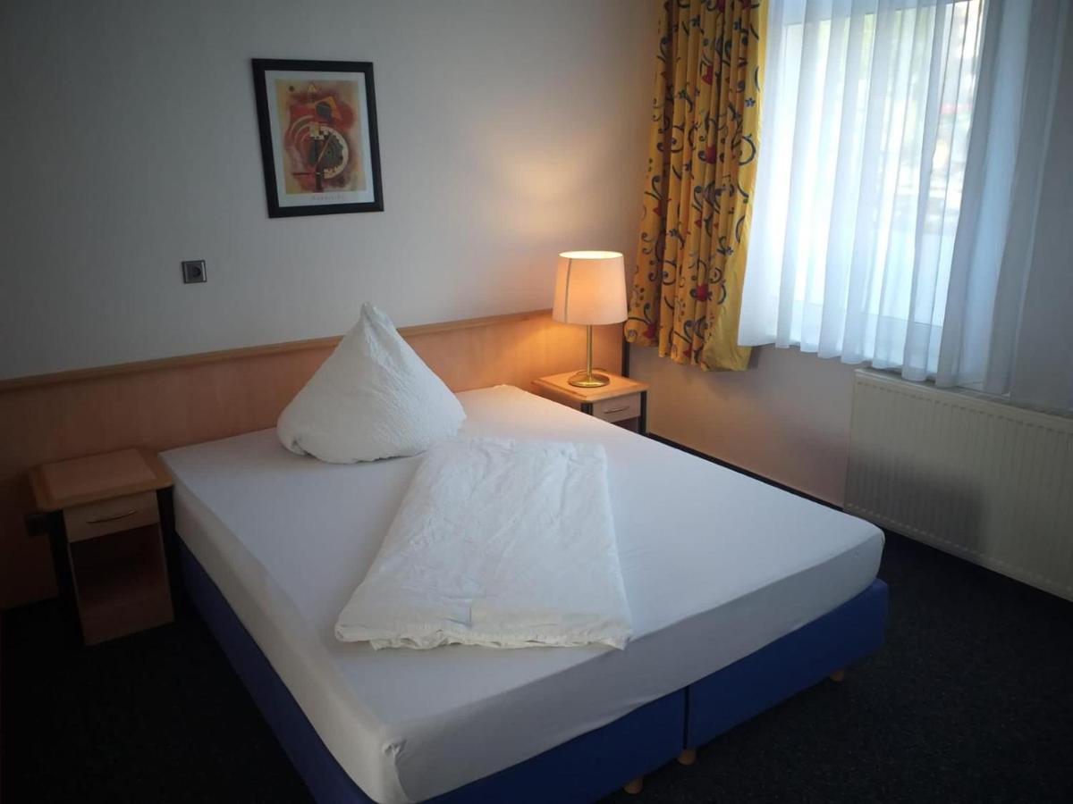 Hotel Gaestezimmer Gasthof Becker à Wulfrath Extérieur photo