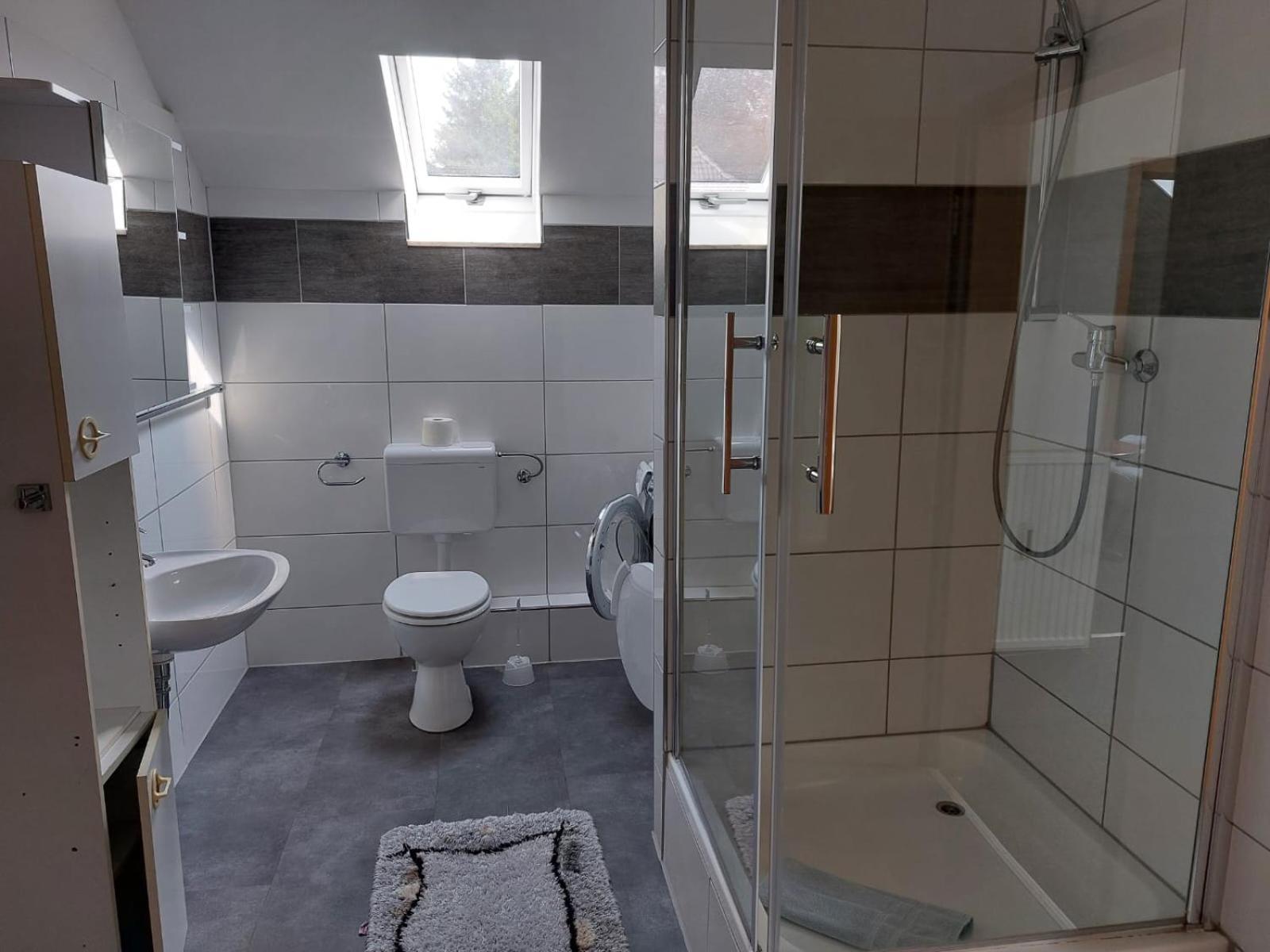 Hotel Gaestezimmer Gasthof Becker à Wulfrath Extérieur photo