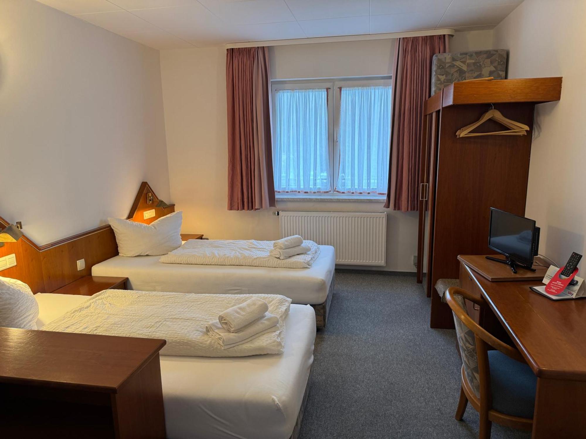 Hotel Gaestezimmer Gasthof Becker à Wulfrath Extérieur photo