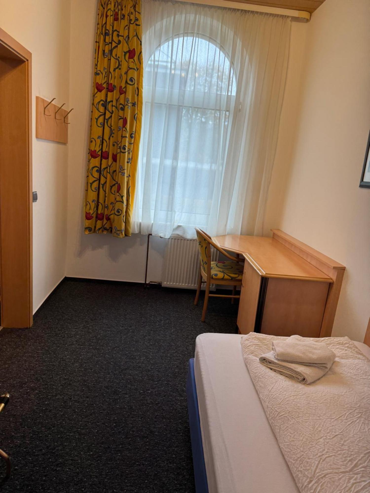 Hotel Gaestezimmer Gasthof Becker à Wulfrath Extérieur photo