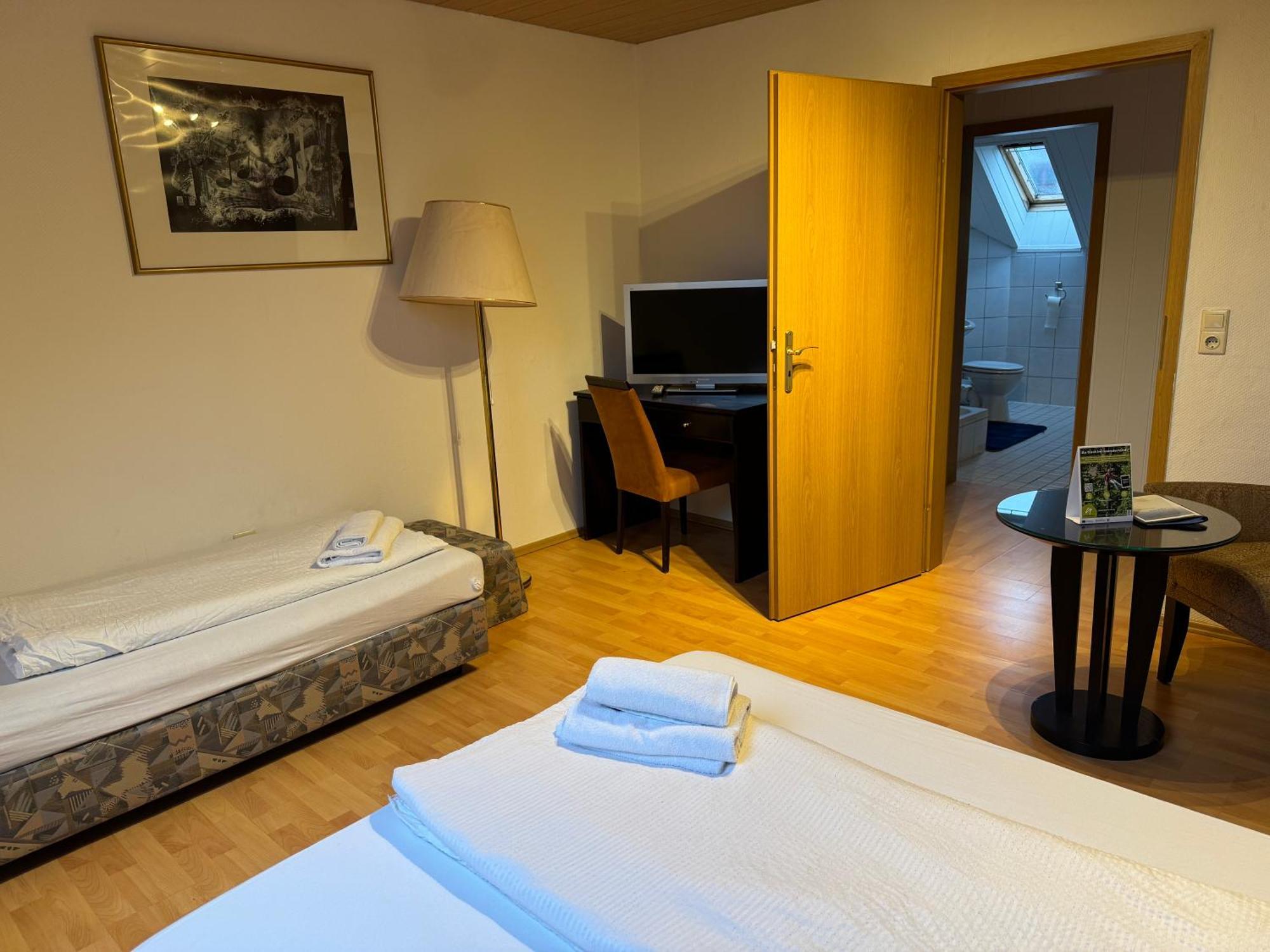 Hotel Gaestezimmer Gasthof Becker à Wulfrath Extérieur photo